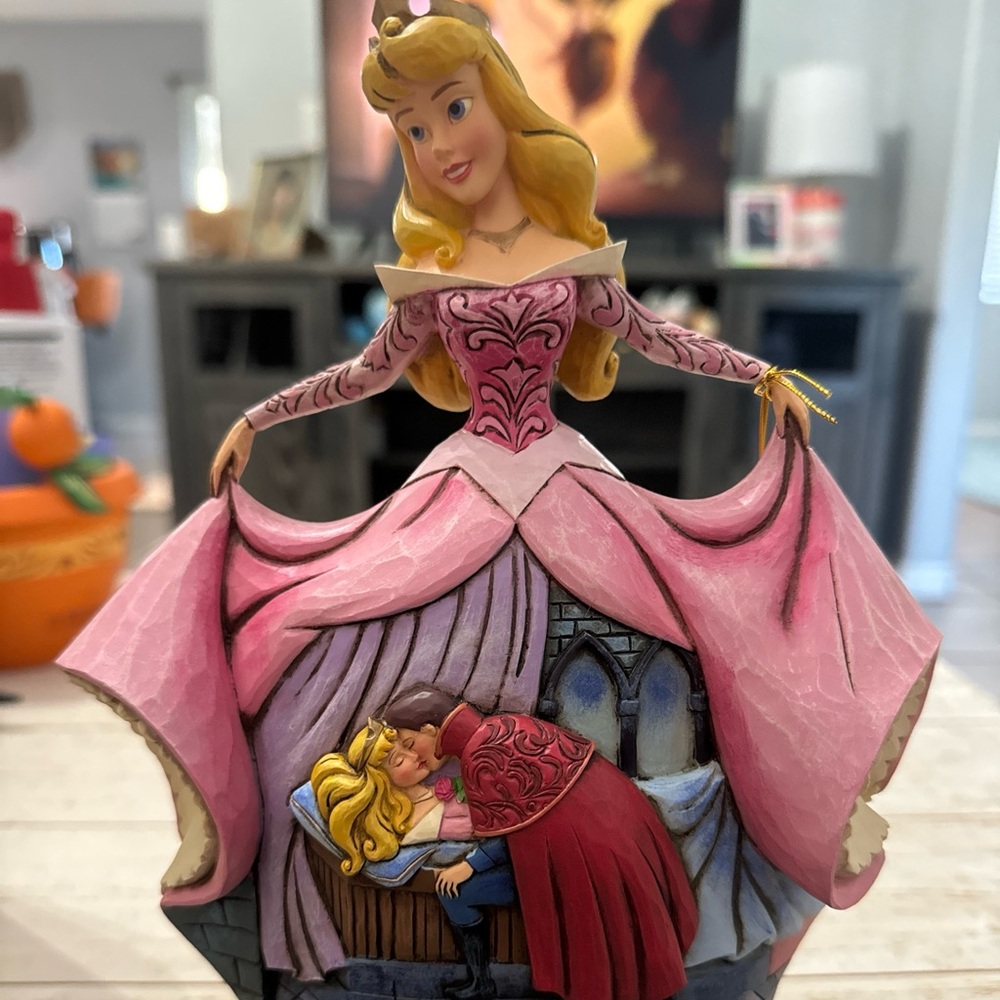 Disney Showcase Collection Jim Shore Aurora Sleeping Beauty True Love's Kiss